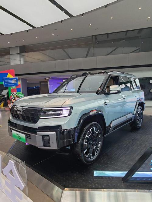 成都235比亚迪方程豹硬派越野的爆款，英菲尼迪35周年与你共成长